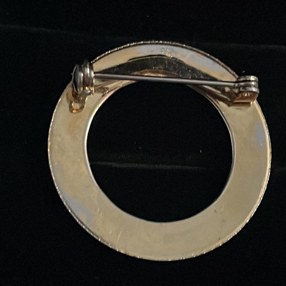 1.5” Vintage 5mm Etched & Gold Plated Round Brooch w/ 1” Inner Diameter - Picture 3 of 4